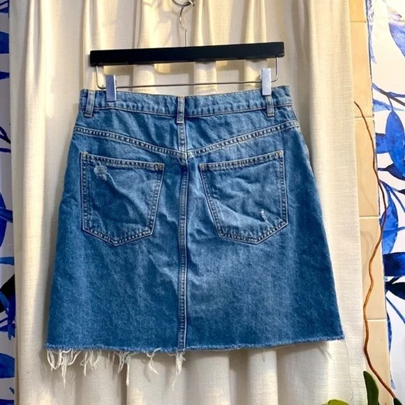 We The Free-Free People Distressed Denim Jean Skirt-Raw Edge-Light Wash-Size 28 - Picture 3 of 5